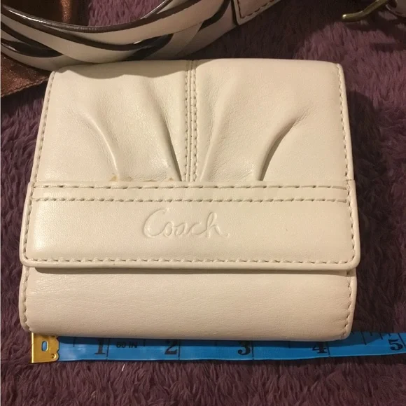 Vintage EUC White Leather Soho Pleated Leather Coach Bifold Wallet - Picture 9 of 16